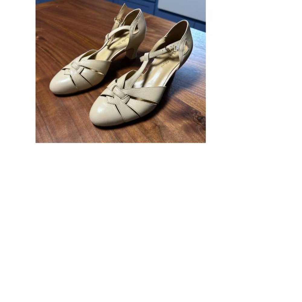 20's style low heel shoes
